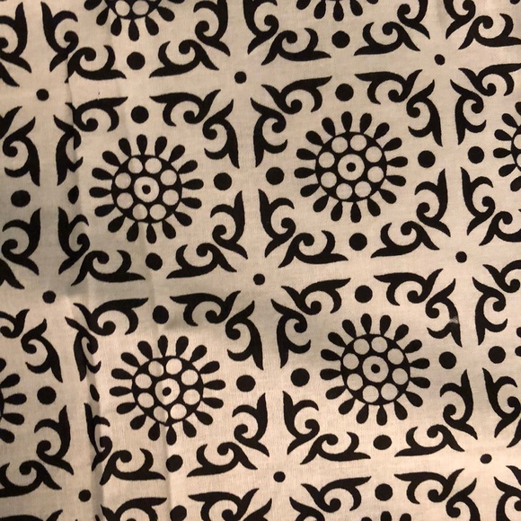 Black and White Tapestry - Picture 3 of 5
